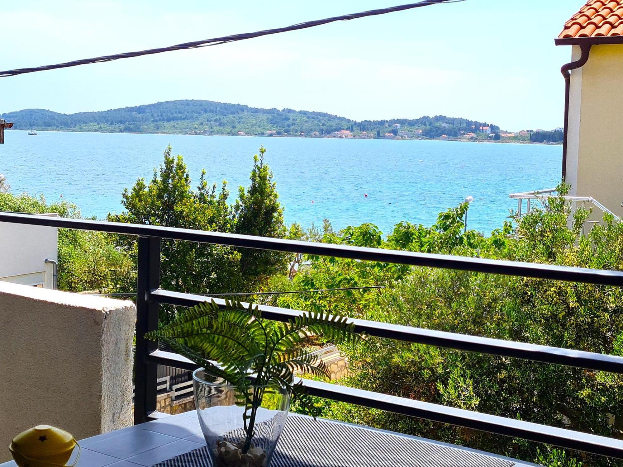 Lagom-Vodice Kamer foto
